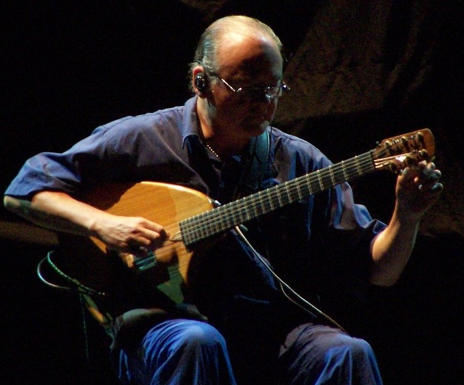 Dal hat húrra és hangolásra