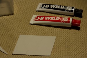 J-B Weld metál epoxi - mások állítólag motorblokkot is ragasztanak vele...