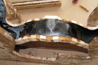 Karbonszálas laminálás a káva belsején Karbonszálas laminálás a káva belsején