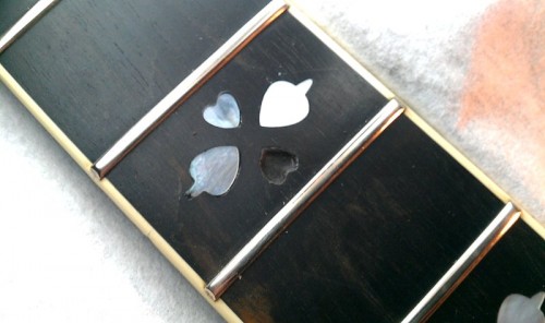 A gyöngyház fogadására kész kimélyített üreg